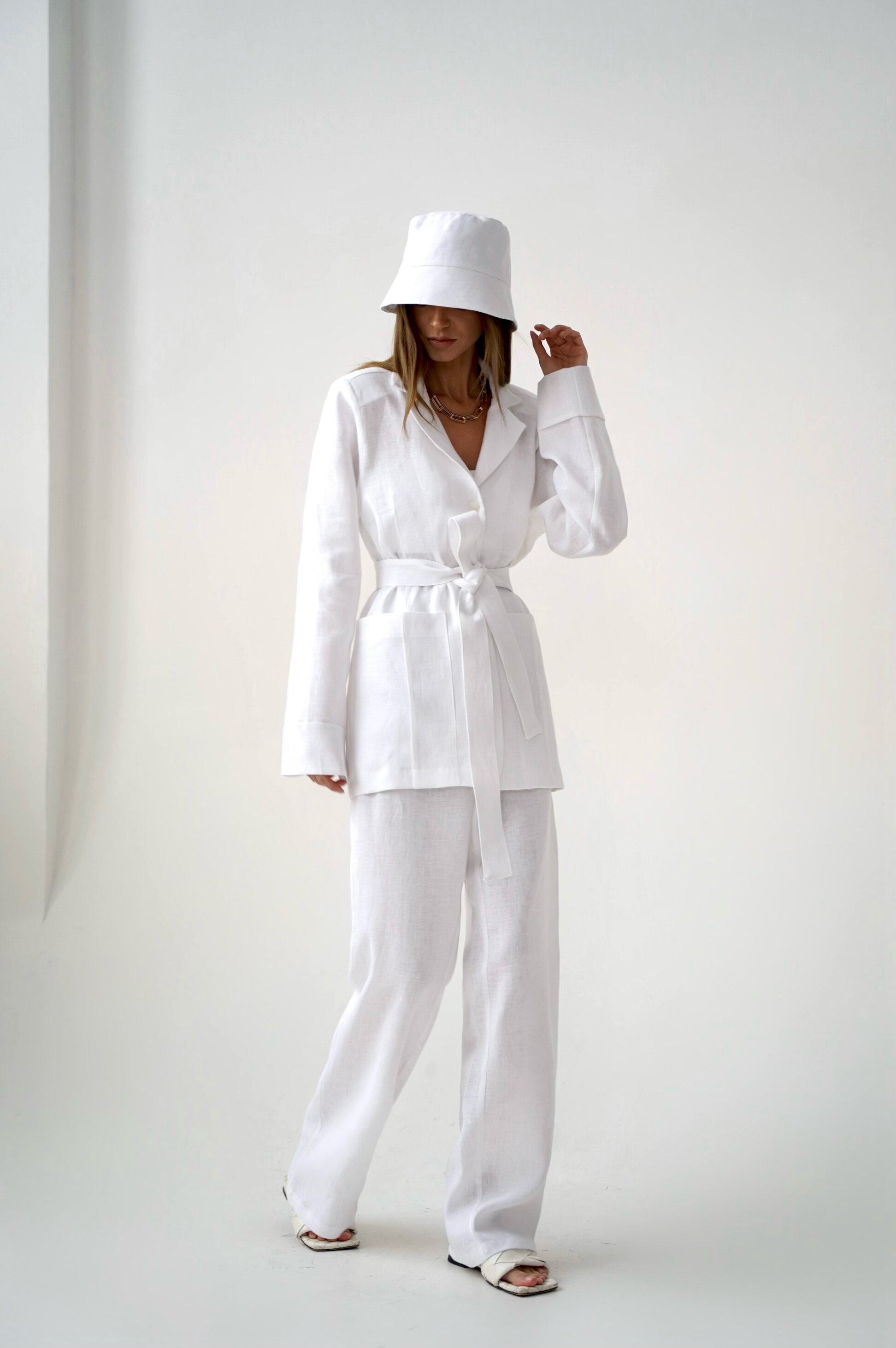 Костюм с брюками Blanc Костюм с брюками Blanc