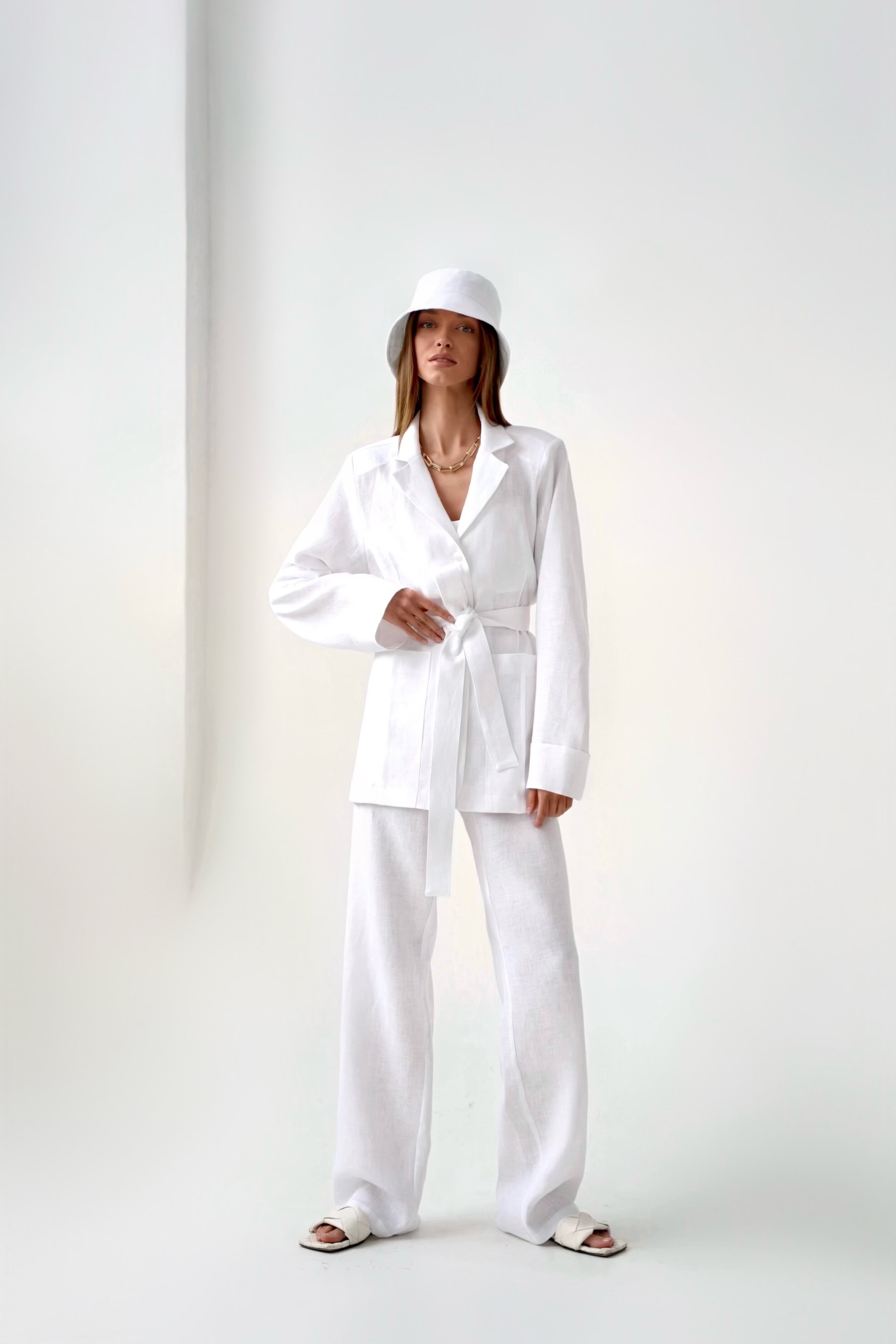 Костюм с брюками Blanc Костюм с брюками Blanc