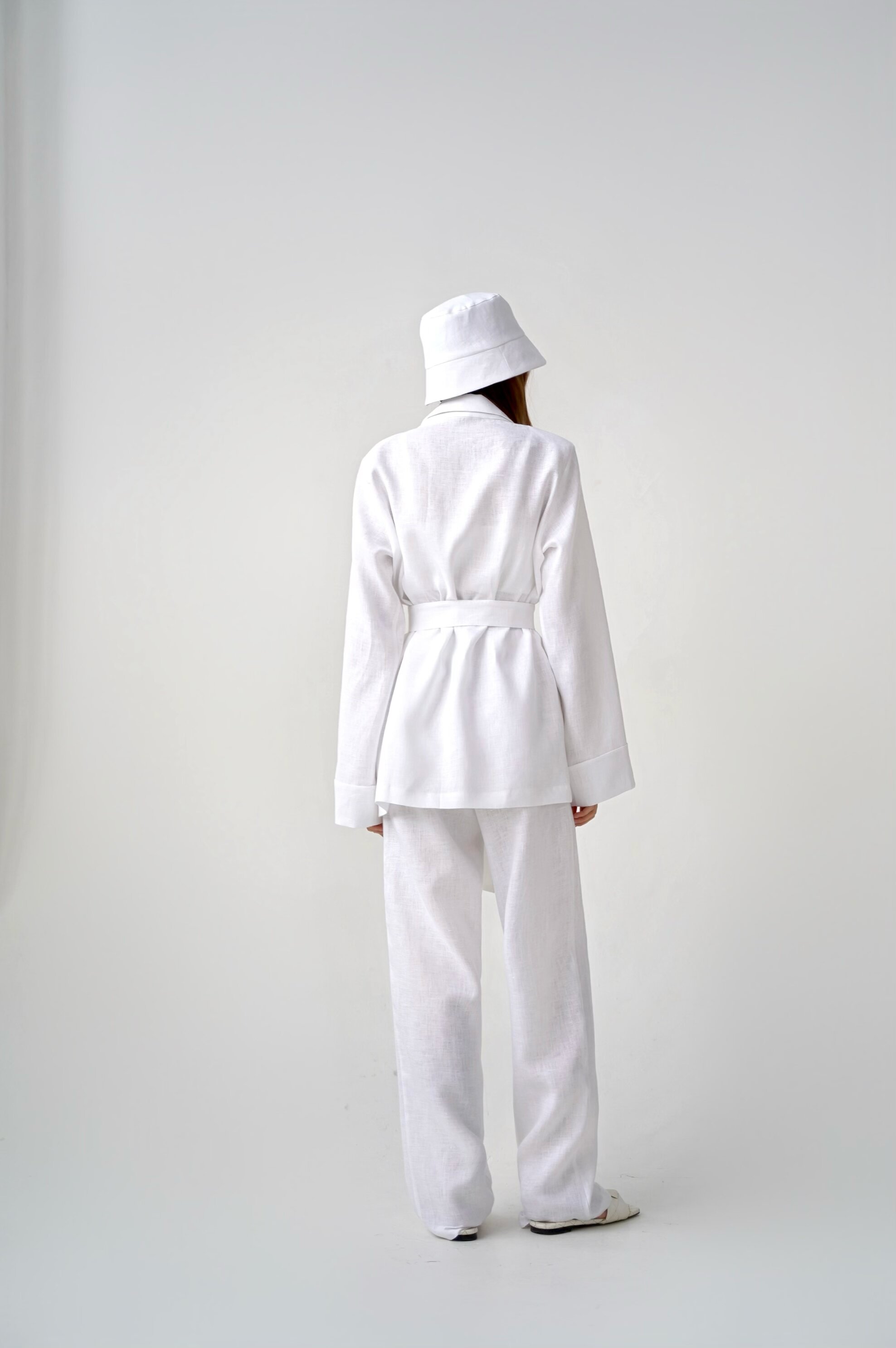 Костюм с брюками Blanc Костюм с брюками Blanc