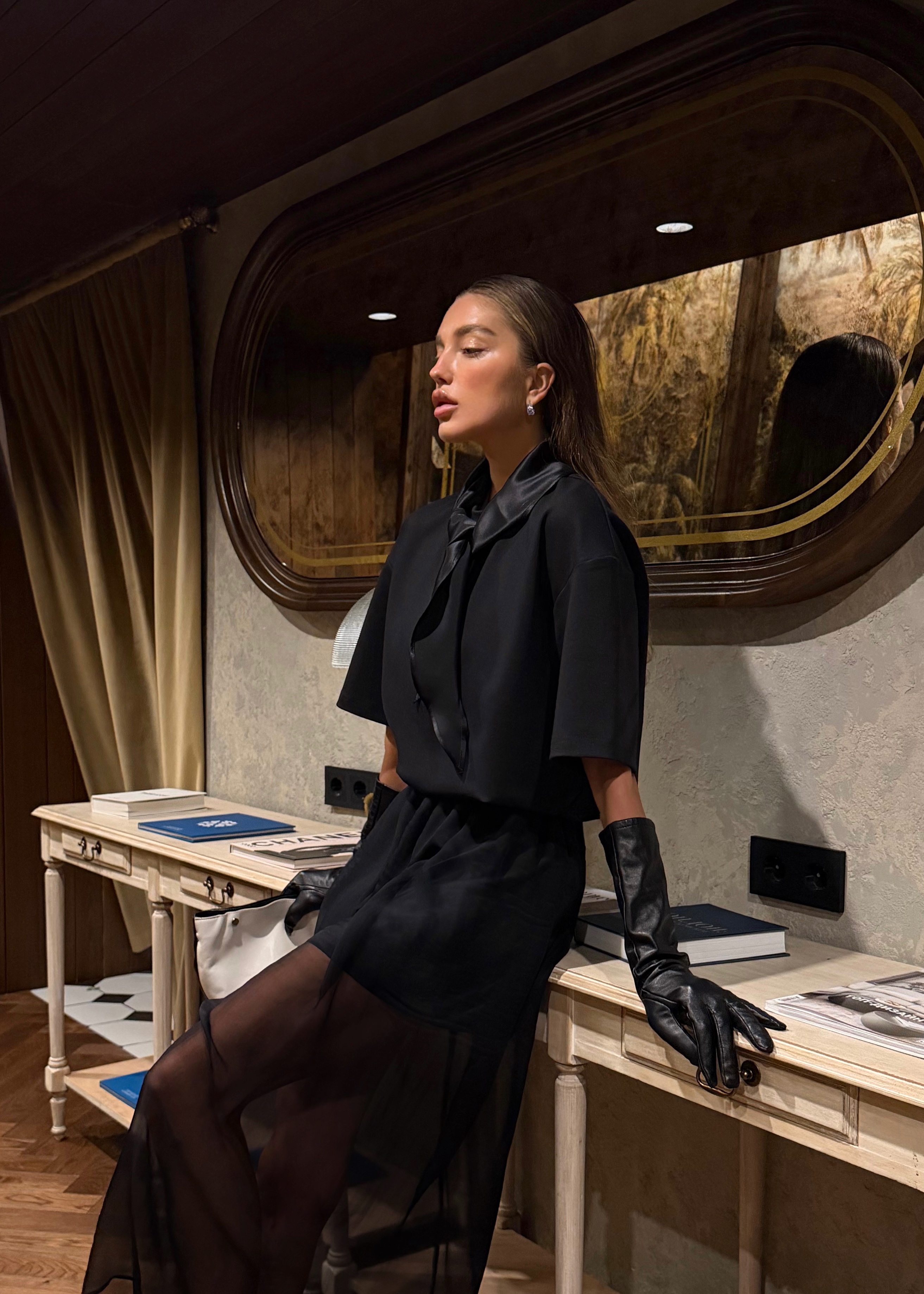 Футболка с шелковым воротничком