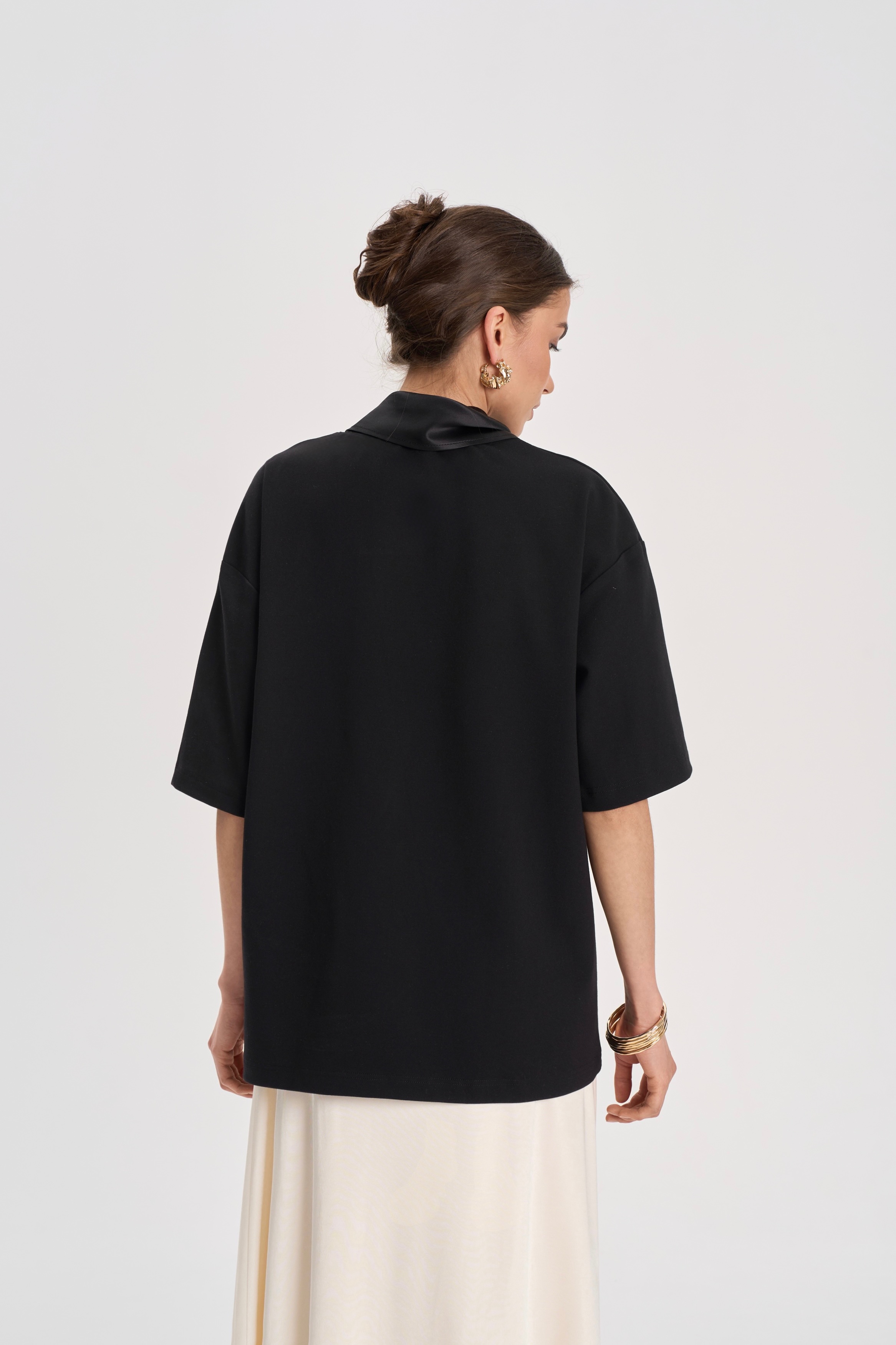 Футболка с шелковым воротничком