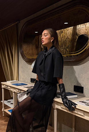 Футболка с шелковым воротничком